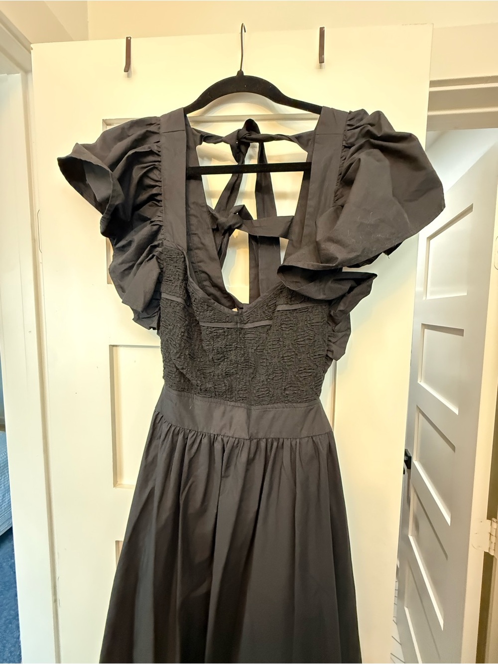 En Saison Black Midi Dress with Puff Sleeves - Picture 8 of 10